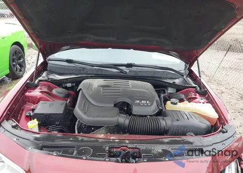 2018 Chrysler 300 Limited Awd z USA, uszkodzony, nr VIN 2C3CCAKG7JH160477